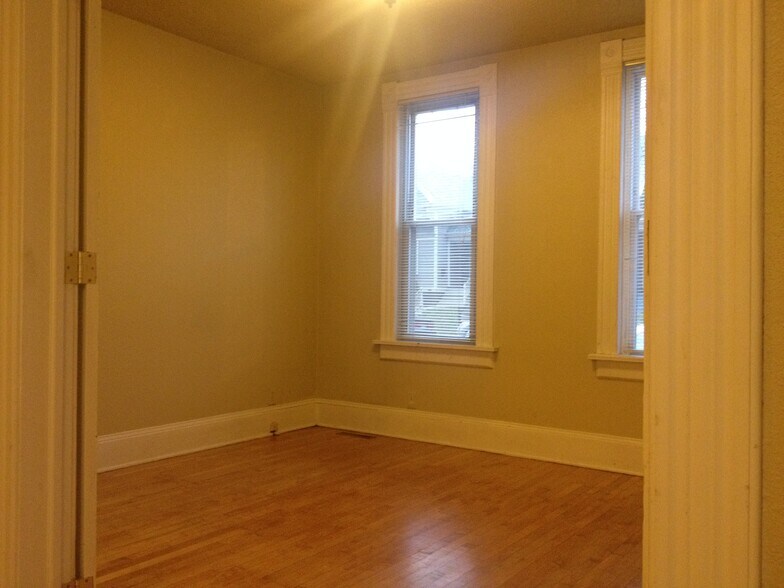 Building Photo - 2235 S Robinson Ave