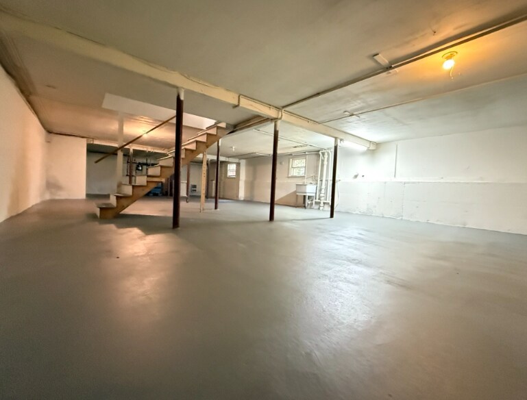 Building Photo - 5 Middle St