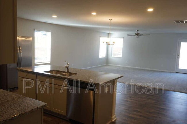 Building Photo - 289 Greenbay St