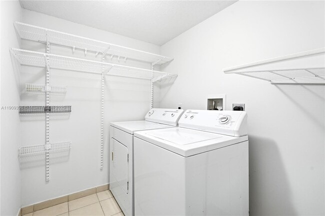 Building Photo - 280 SW 20th Rd