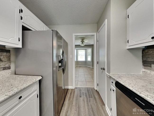 Building Photo - 3336 Castlegate Dr