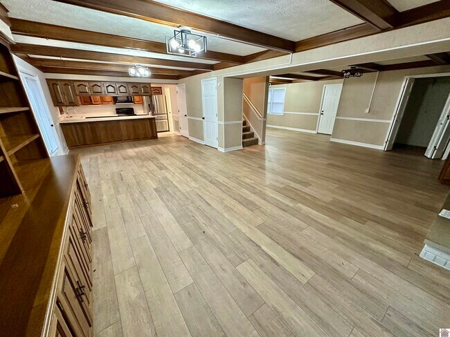 Building Photo - 67 Country Club Ln