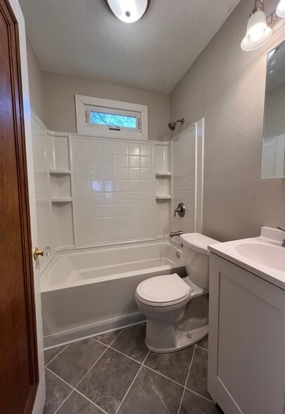 Building Photo - 1106 Arthur Ave