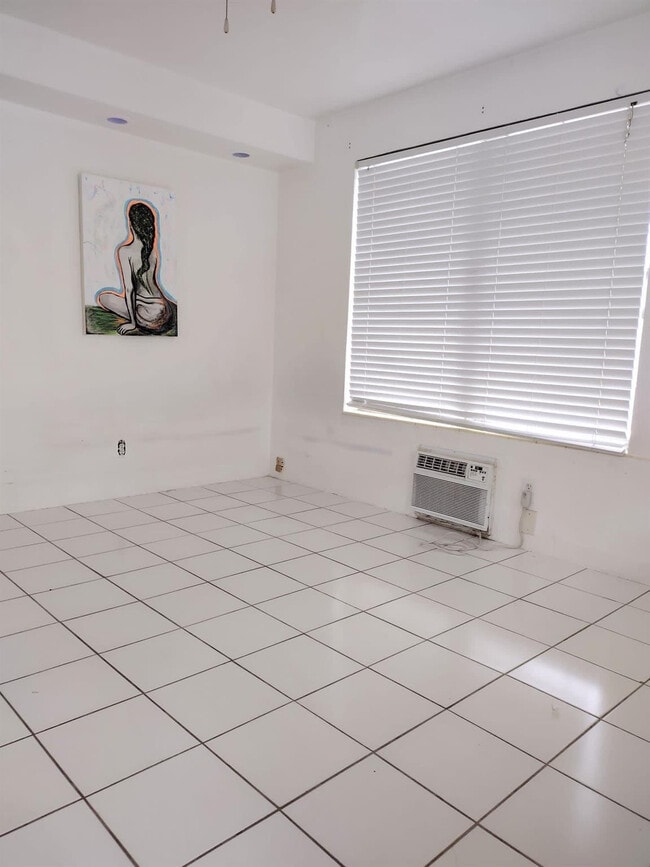 Building Photo - 1707 Thomas St