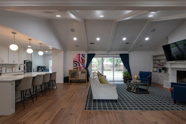 Building Photo - 3025 Regency Ct