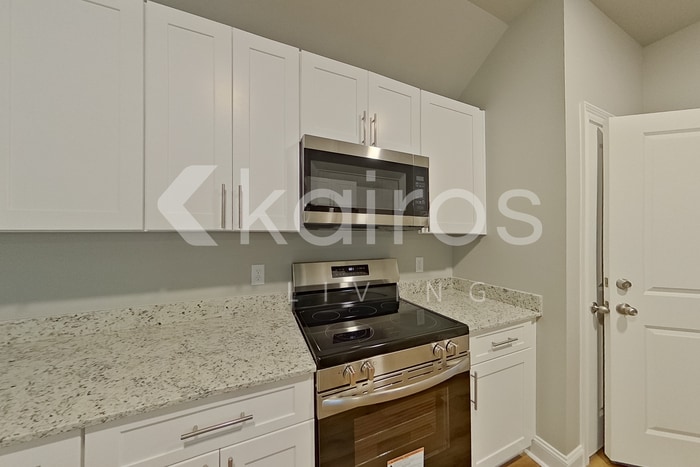 Building Photo - 22877 Balsam Dr