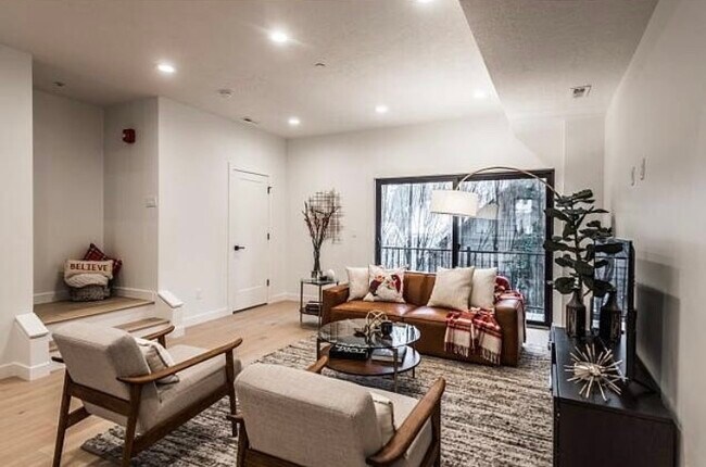 Building Photo - 327 S 700 E