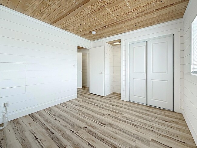 Building Photo - 497 Normandy Rd