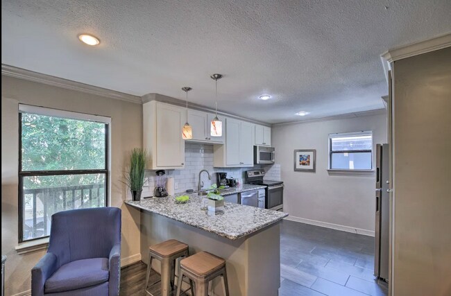 Primary Photo - 2211 Blodgett St