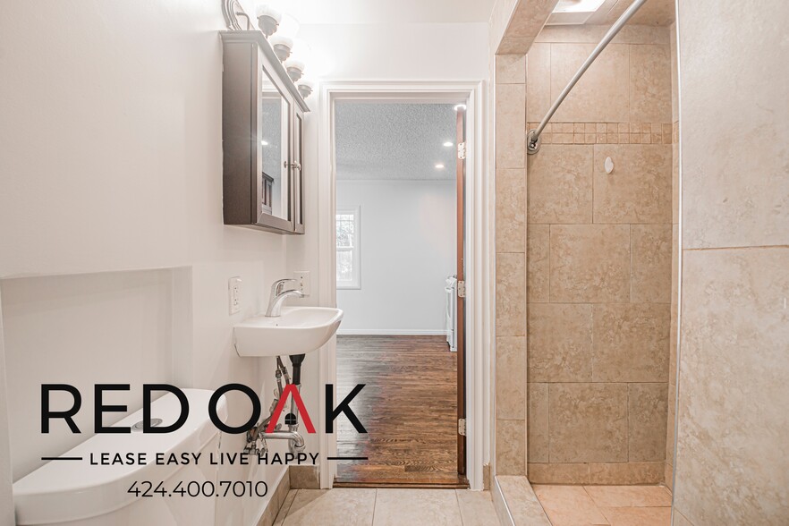 Building Photo - 1309 W 36th Pl