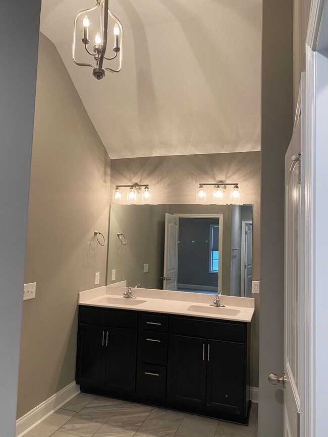 Building Photo - Beautiful Home Built in 2019!!  Open Floor Plan with 3 Bed/2.5 Bath and 2 Car garage, Fenced yard!