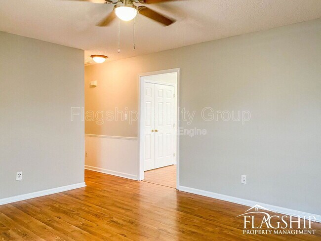 Building Photo - 3638 Highland Dr