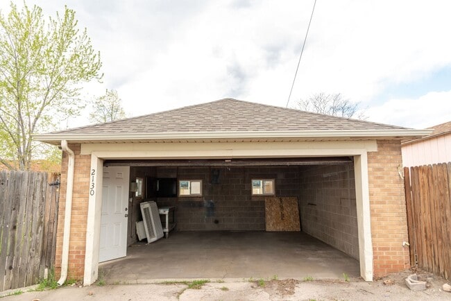 Building Photo - 3 Bed 2 Bath Home For Rent across from Sloan's Lake!