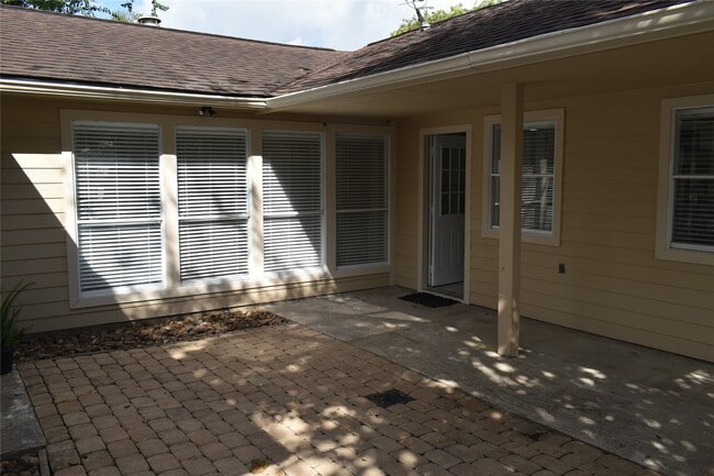 Building Photo - 16627 Gaeldom Dr