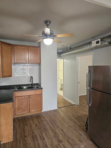 Building Photo - 2125 N Lorel Ave