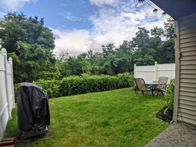 Building Photo - 107 Treetop Cir