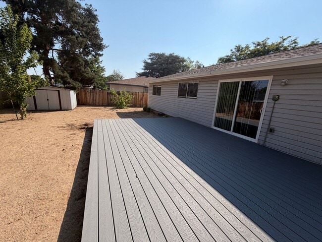 Building Photo - Modern Comfort Meets Stylish Living in This Updated Sparks Home!