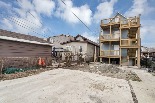 Building Photo - 1407 S 59th Ct