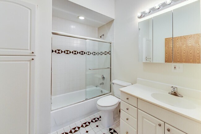 Building Photo - 1769 N Clybourn Ave