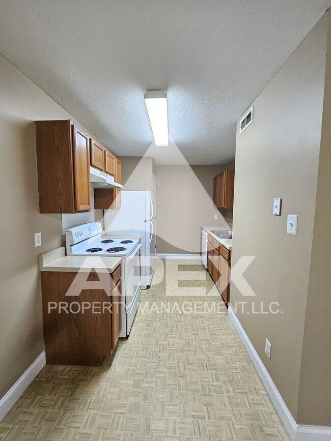 Building Photo - MOVE-IN SPECIAL,NO RENT TIL APRIL 1ST! - AVALON APARTMENT HOMES---NICE--2BD - 1BA Apartment off T...