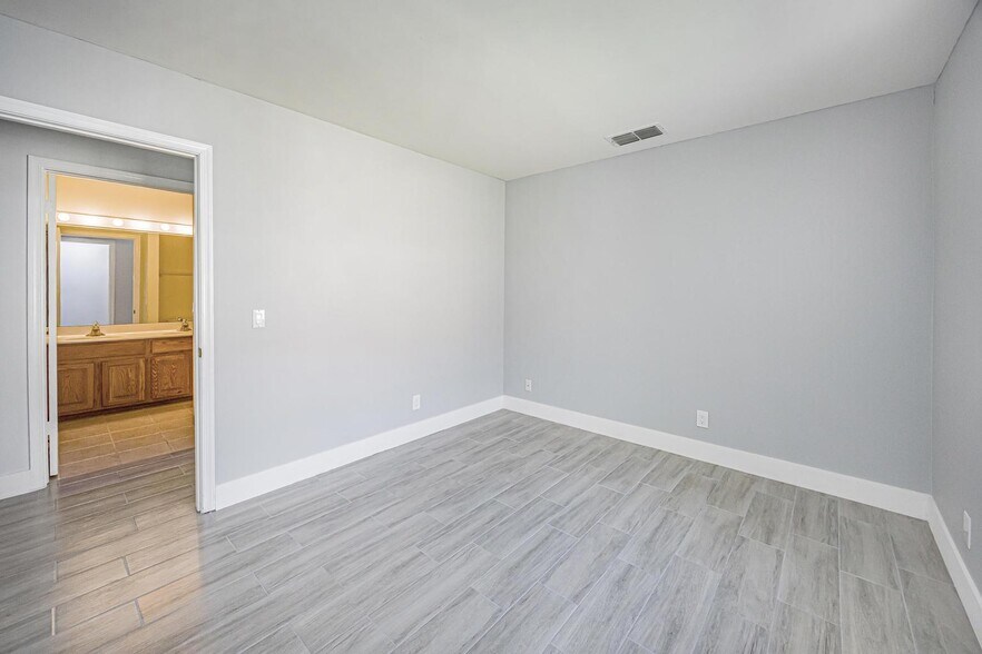 Building Photo - 5148 Rosen Blvd
