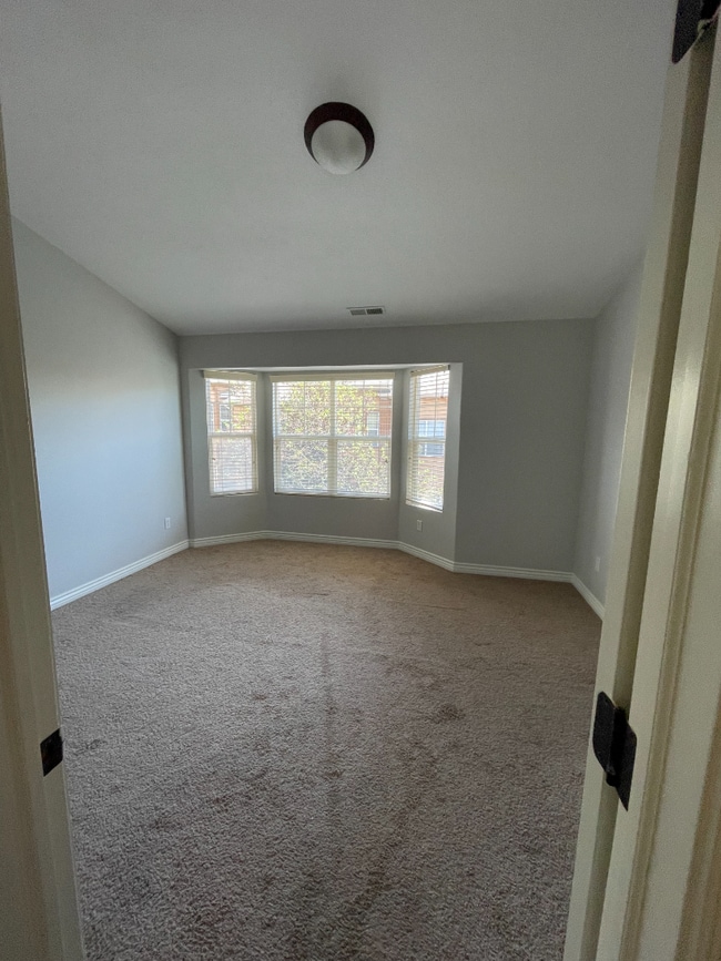 Building Photo - 14771 S Falkland Cove