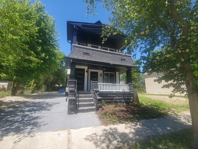 Building Photo - 1360 E 93rd St