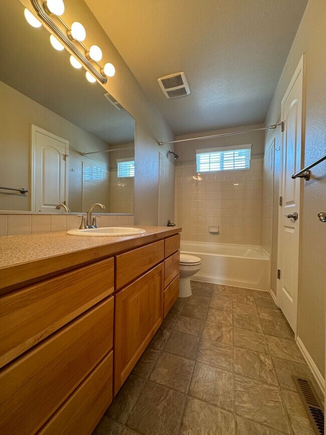 Building Photo - Great House in Rigden Farms