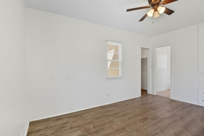 Building Photo - 103 E Tamarack Ave