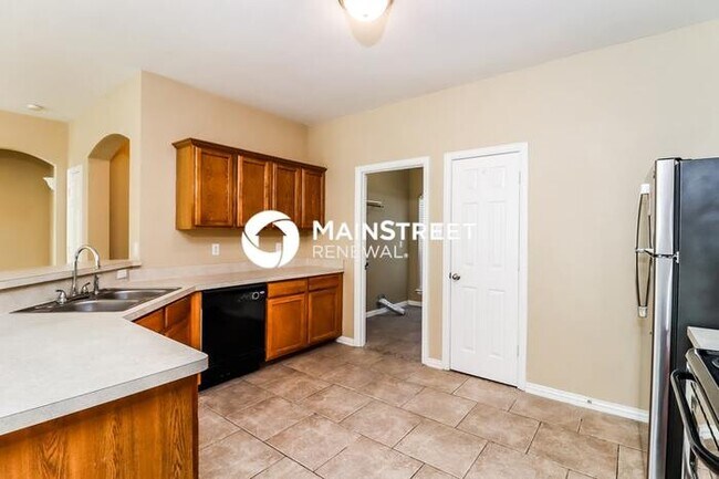 Building Photo - 3 Bedroom Pet-Friendly Home in Crowley, TX with Main Street Renewal