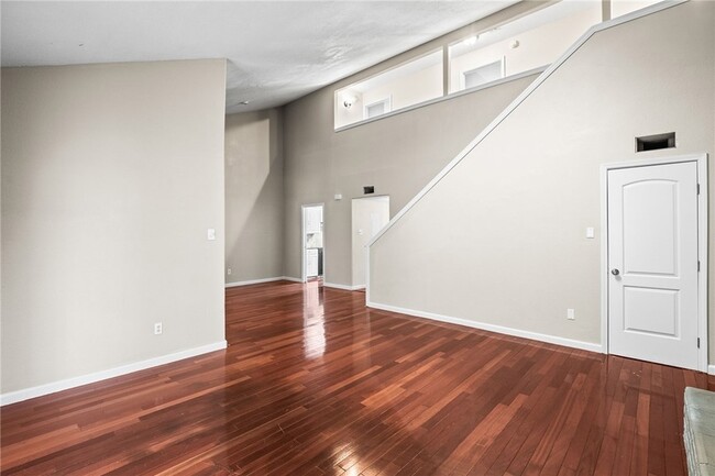 Building Photo - 11 Rock Creek Dr