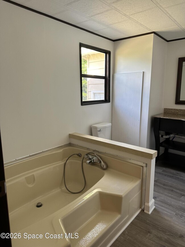 Building Photo - 1216 Gardenia Dr