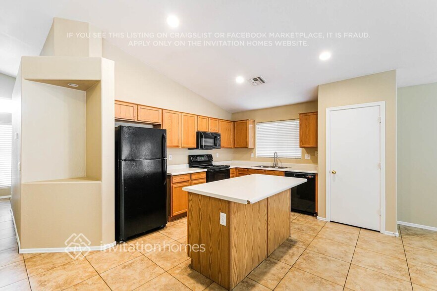 Building Photo - 9129 W MacKenzie Dr