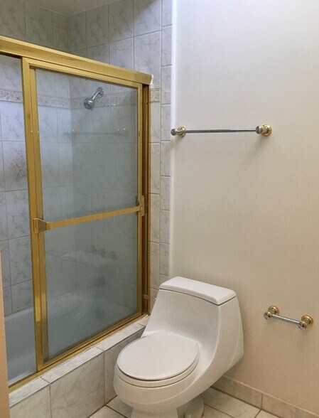 Upstairs Bathroom with Shower and Tub - 17218 Escalon Dr