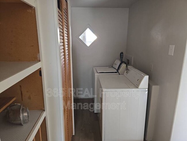 Building Photo - 1006 23rd St