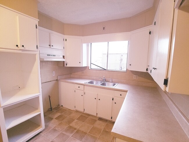 Building Photo - 203 Beatrice
