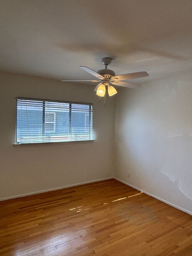 Building Photo - 215 S Baldwin Ave