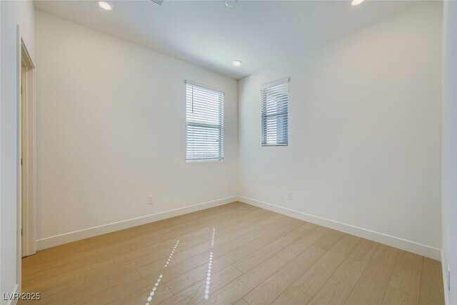 Building Photo - 11737 Stone Curlew Ave