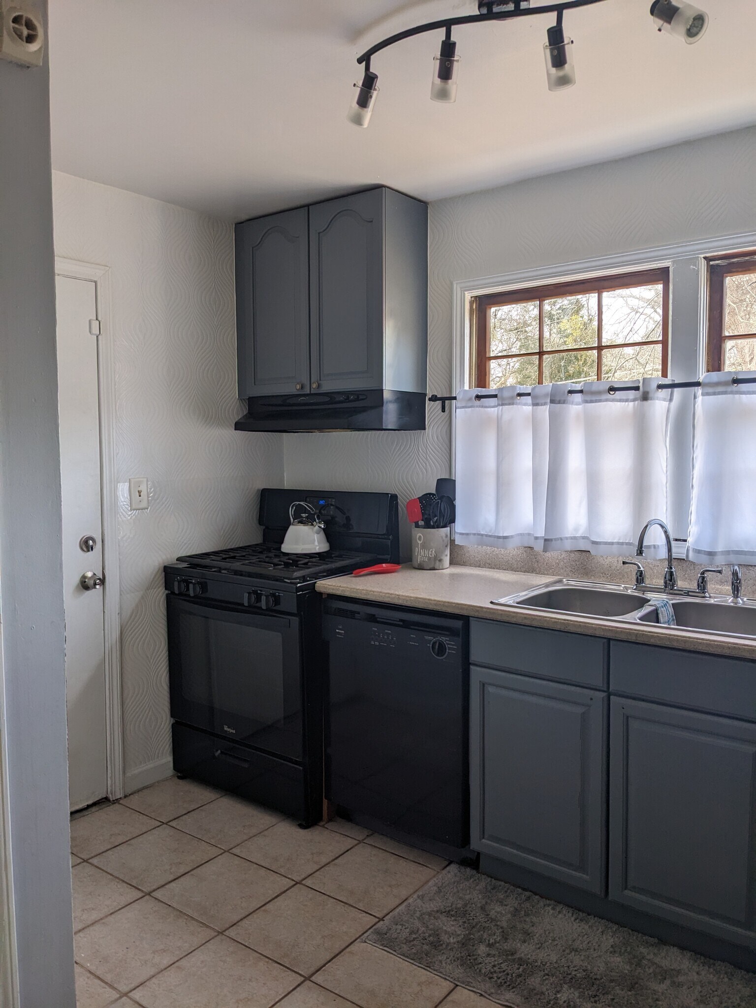 Building Photo - 389 E Rhinehill Rd SE