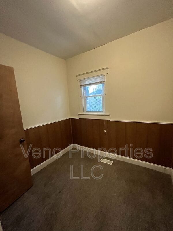Building Photo - 107 Mountain View Ave