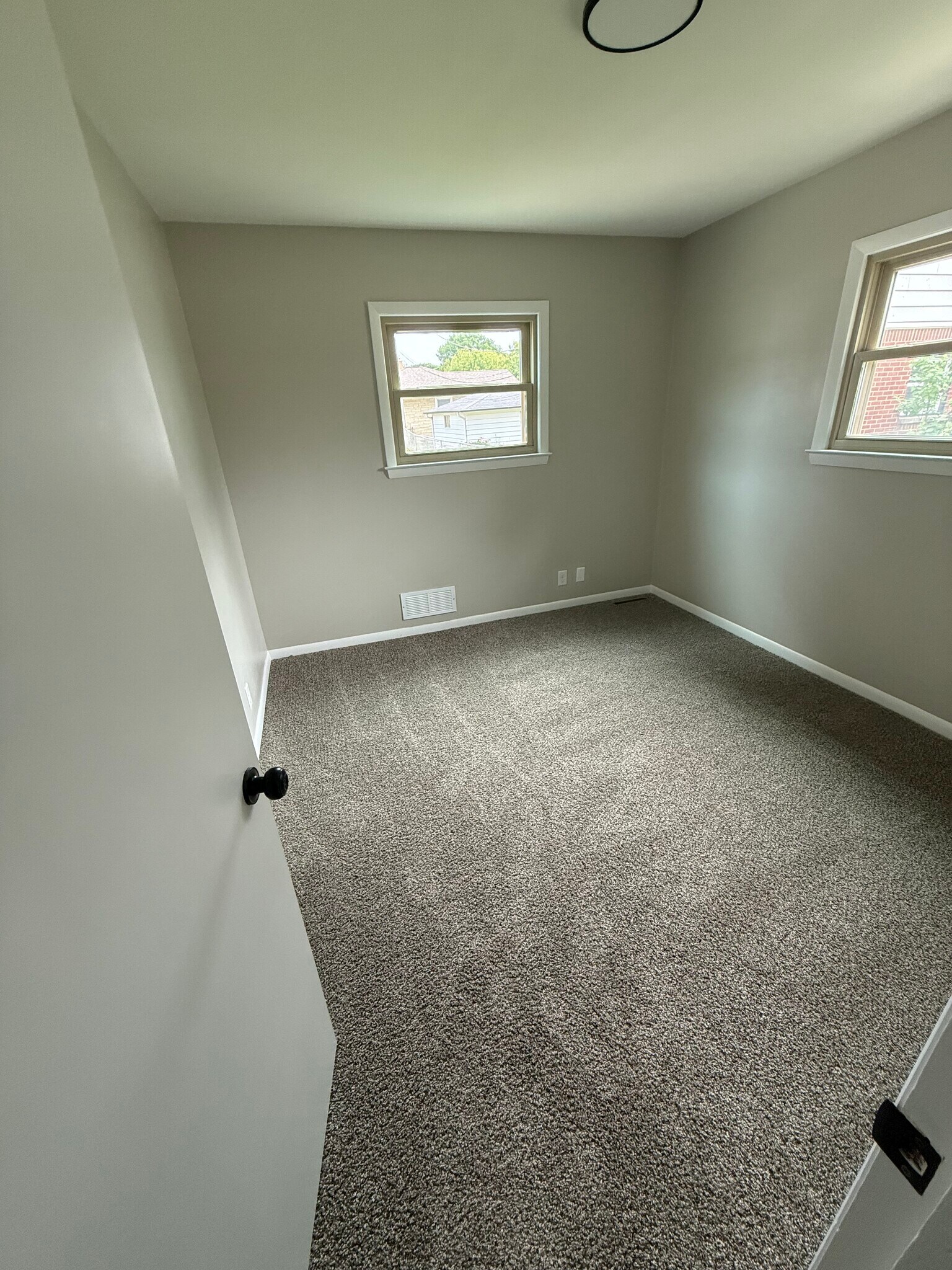Building Photo - 4364 S Kinnickinnic Ave