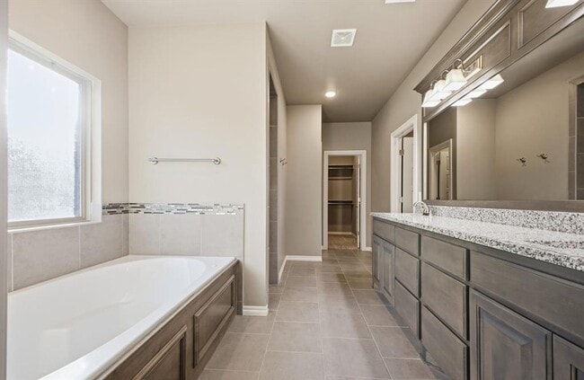 Building Photo - 6400 NW 164th Cir