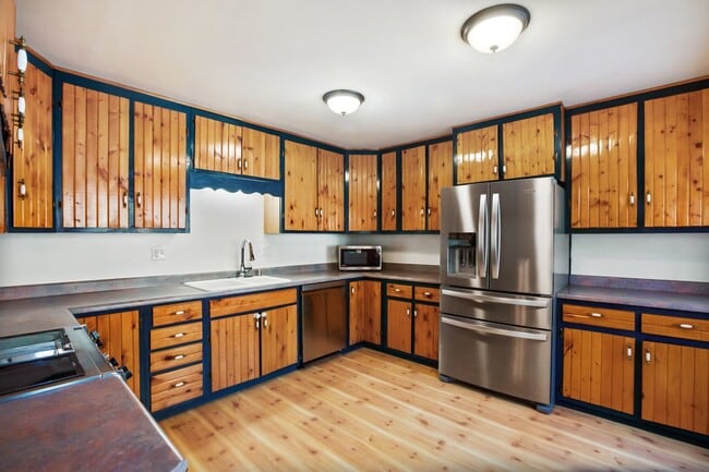 Building Photo - Move in ready home on Parkview