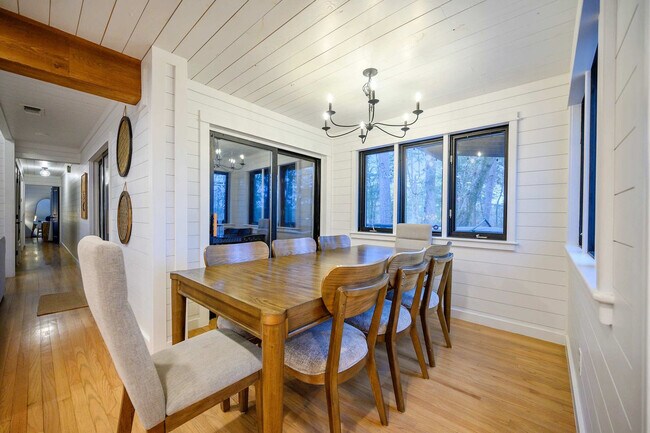 Building Photo - 47 White Pne Rd