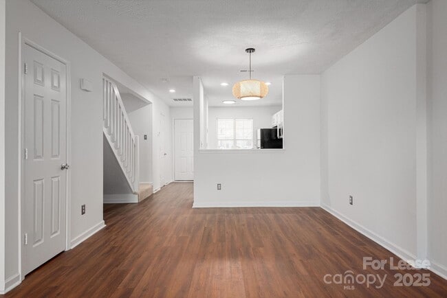 Building Photo - 9204 Four Mile Crk Rd