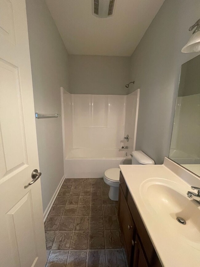 Building Photo - 2 bed, 2 bath, 2 car garage ranch style to...