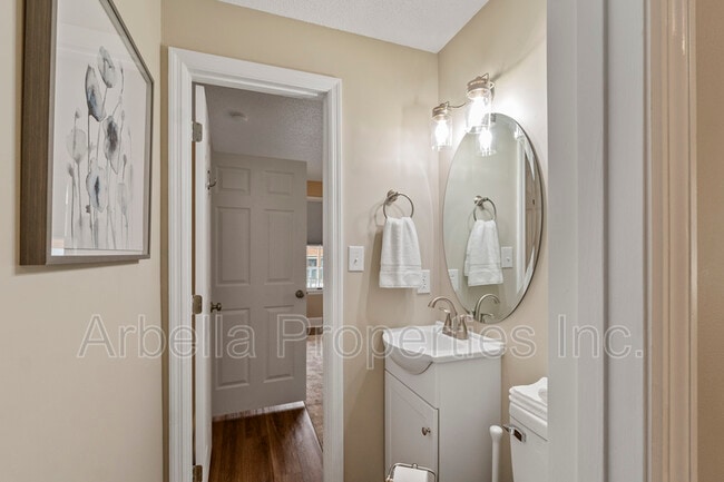 Building Photo - 311 S Cutler St