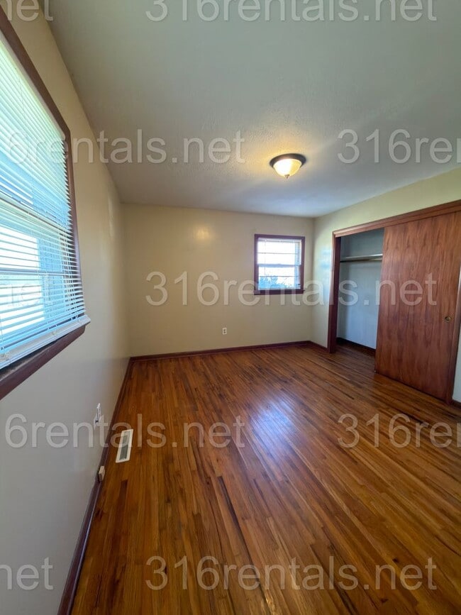Building Photo - 520 Linda Ln
