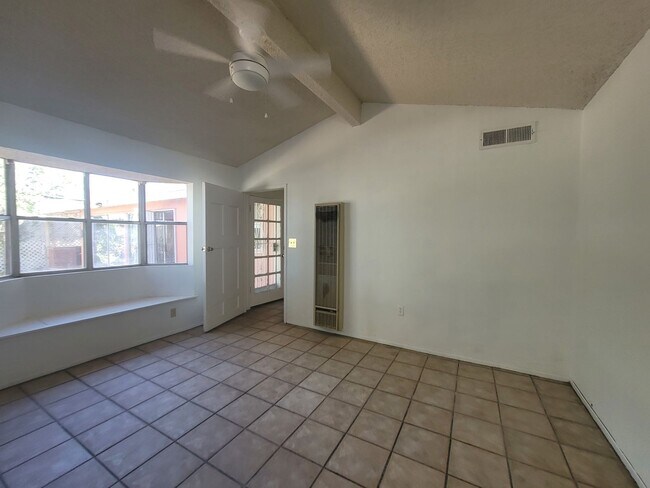 Building Photo - Ready to View!!