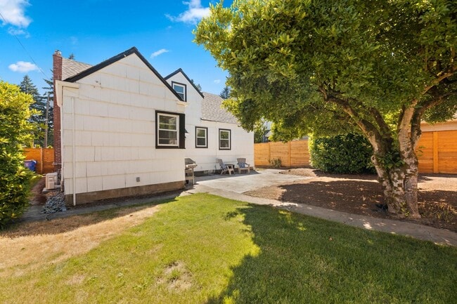 Building Photo - 6123 NE 25th Ave